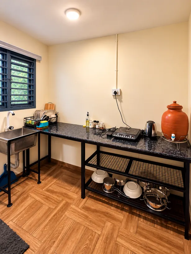 Kitchenette with an induction hob, kettle and clay water pot